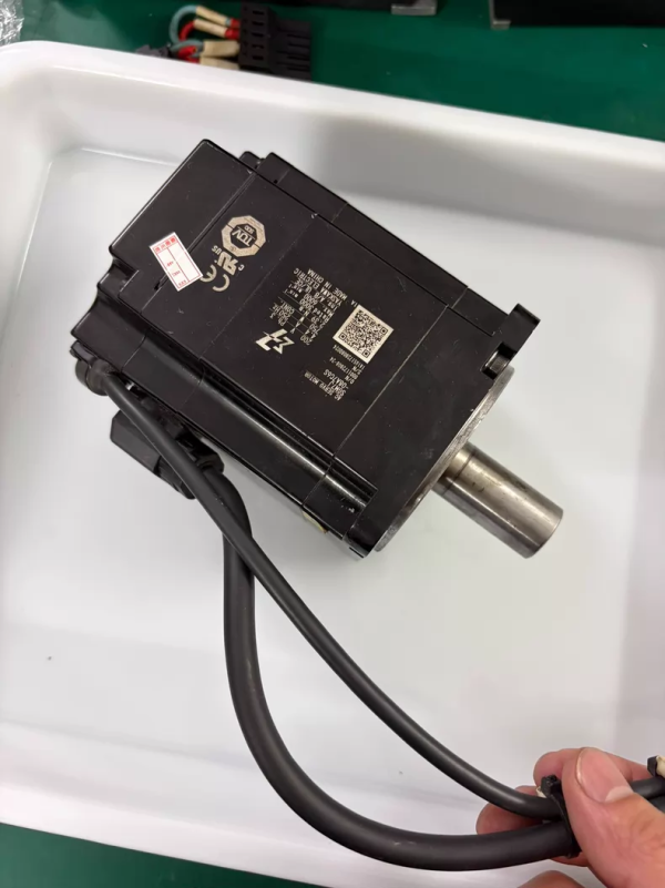 Yaskawa 7 Series 750W Servo Motor,SGM7J-08A7C6S,Used one,In stock - 图片 3