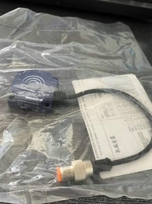 Telemecanique proximity switch XS7C1A1CAL01M12C ,New and original,In stock - 图片 2