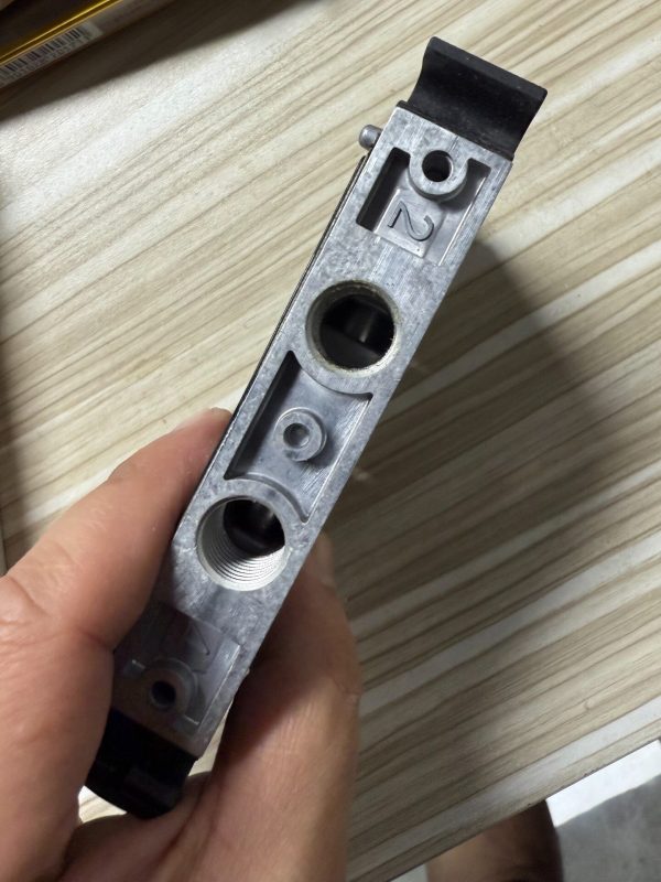 FESTO solenoid valve CPV18-M1H-5/3GS-1/4 176061 ,New and original,In stock - 图片 4