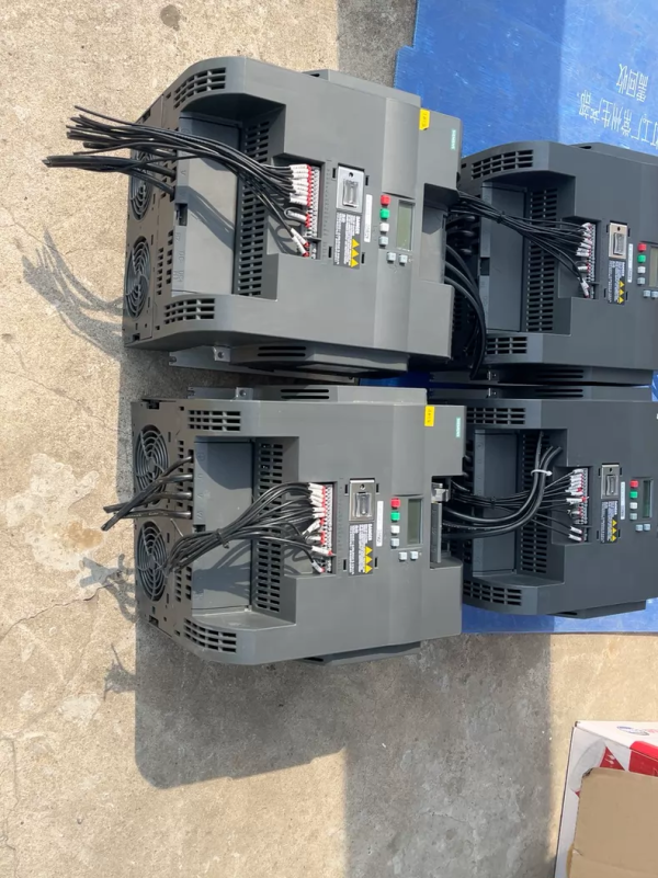Siemens SINAMICS V20 Frequency Inverter,6SL3210-5BE32-2UV0,Used one,In stock - 图片 2