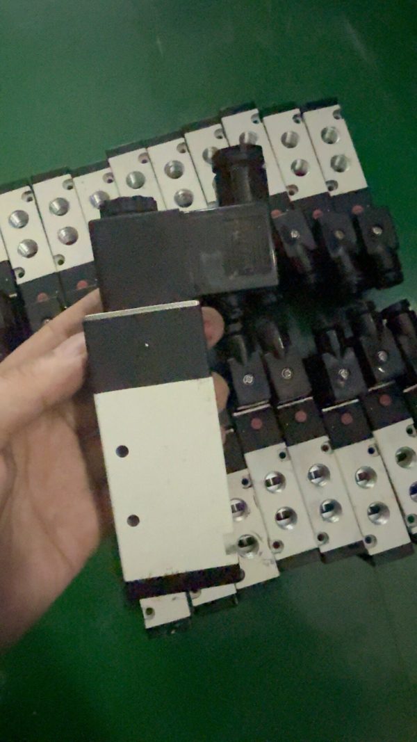 Airtac pneumatic solenoid valve 4V310-08 ,New and original,In stock - 图片 2