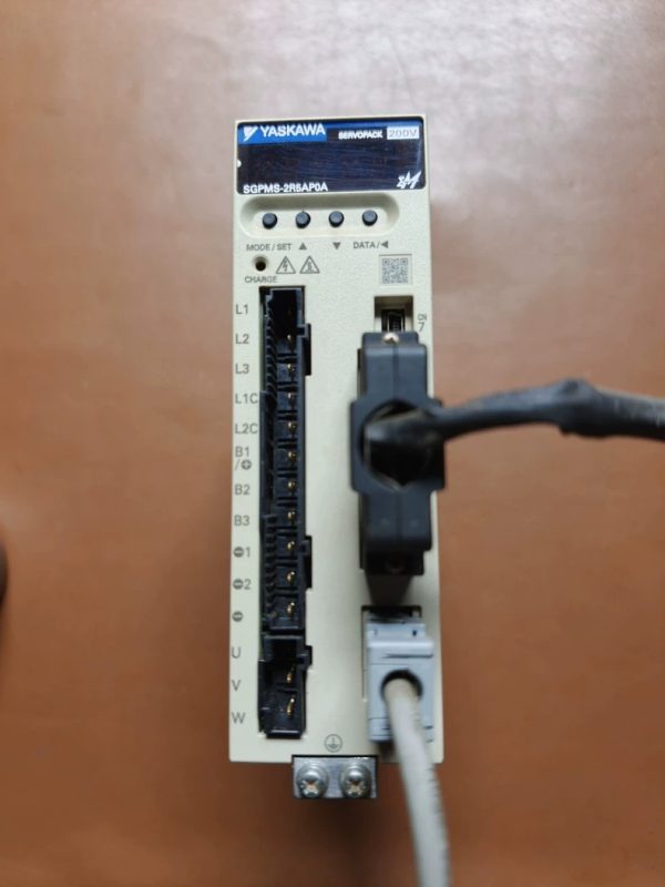 Yaskawa SGPMS-2R5AP0A servo drive,Used one,In stock
